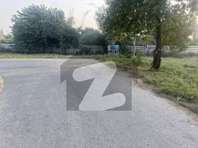 سرور روڈ کینٹ,لاہور میں 1 کنال رہائشی پلاٹ 21.0 کروڑ میں برائے فروخت۔