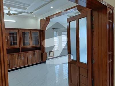 1 Kanal Beautiful Upper Portion Available For Rent