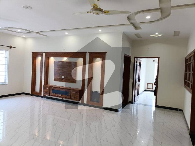 1 Kanal Beautiful Upper Portion Available For Rent