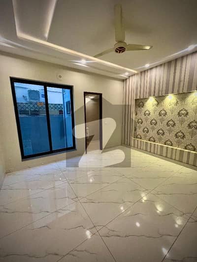 5 MARLA BRAND NEW HOUSE FOR RENT