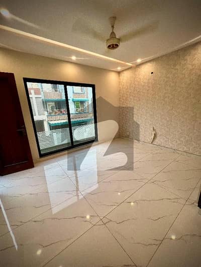 ڈی ایچ اے 11 رہبر فیز 2 ڈی ایچ اے 11 رہبر,لاہور میں 3 کمروں کا 5 مرلہ مکان 87.0 ہزار میں کرایہ پر دستیاب ہے۔ ڈی ایچ اے 11 رہبر فیز 2 ڈی ایچ اے 11 رہبر,لاہور میں 3 کمروں کا 5 مرلہ مکان 87.0 ہزار میں کرایہ پر دستیاب ہے۔