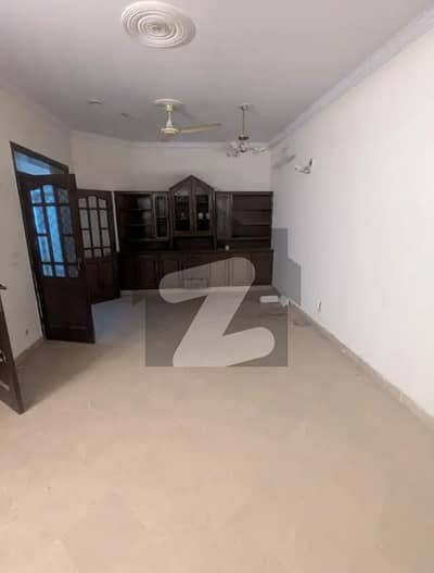 جی ۔ 11 اسلام آباد میں 3 کمروں کا 5 مرلہ مکان 1.22 لاکھ میں کرایہ پر دستیاب ہے۔