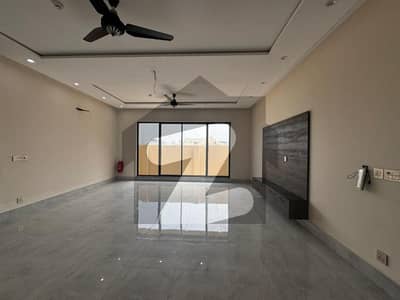 ڈی ایچ اے فیز 3 ڈیفنس (ڈی ایچ اے),لاہور میں 5 کمروں کا 1 کنال مکان 2.5 لاکھ میں کرایہ پر دستیاب ہے۔