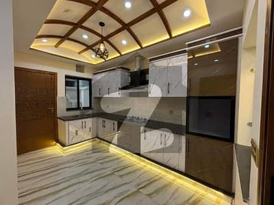 A BEAUTIFUL HOUSE DEPEND ON 8 MARLA DOUBLE STORY IN HOUSING SOCIETY