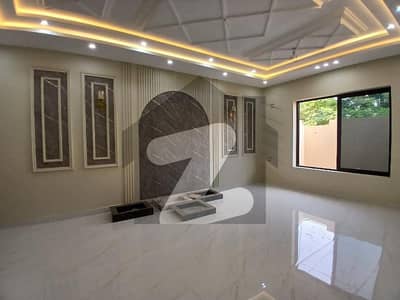 کینال روڈ رحیم یار خان میں 5 کمروں کا 10 مرلہ مکان 3.25 کروڑ میں برائے فروخت۔ کینال روڈ رحیم یار خان میں 5 کمروں کا 10 مرلہ مکان 3.25 کروڑ میں برائے فروخت۔