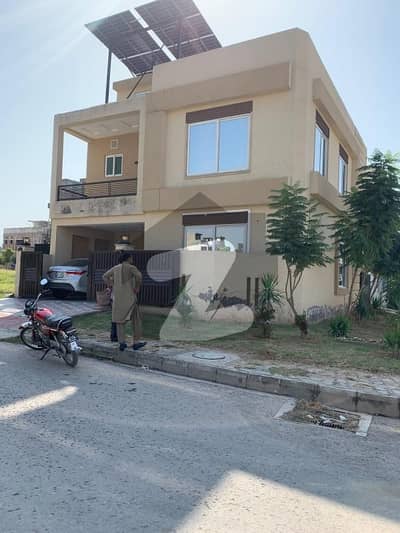 بحریہ ٹاؤن فیز 8 ۔ بلاک ایم بحریہ ٹاؤن فیز 8,بحریہ ٹاؤن راولپنڈی,راولپنڈی میں 4 کمروں کا 6 مرلہ مکان 2.5 کروڑ میں برائے فروخت۔ بحریہ ٹاؤن فیز 8 ۔ بلاک ایم بحریہ ٹاؤن فیز 8,بحریہ ٹاؤن راولپنڈی,راولپنڈی میں 4 کمروں کا 6 مرلہ مکان 2.5 کروڑ میں برائے فروخت۔