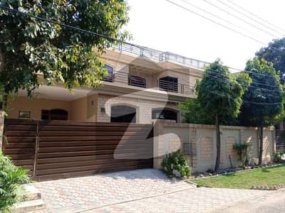 ڈی ایچ اے فیز 2 ڈیفنس (ڈی ایچ اے),لاہور میں 6 کمروں کا 1 کنال مکان 5.45 کروڑ میں برائے فروخت۔ ڈی ایچ اے فیز 2 ڈیفنس (ڈی ایچ اے),لاہور میں 6 کمروں کا 1 کنال مکان 5.45 کروڑ میں برائے فروخت۔
