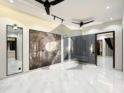 بحریہ ٹاؤن سیکٹر سی بحریہ ٹاؤن,لاہور میں 3 کمروں کا 5 مرلہ مکان 2.0 کروڑ میں برائے فروخت۔