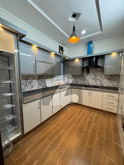 جی ۔ 13 اسلام آباد میں 6 کمروں کا 7 مرلہ مکان 1.7 لاکھ میں کرایہ پر دستیاب ہے۔