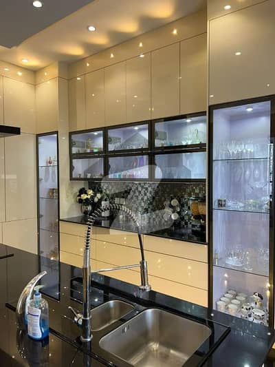 ڈی ایچ اے فیز 8 ڈیفنس (ڈی ایچ اے),لاہور میں 7 کمروں کا 1 کنال مکان 11.5 کروڑ میں برائے فروخت۔ ڈی ایچ اے فیز 8 ڈیفنس (ڈی ایچ اے),لاہور میں 7 کمروں کا 1 کنال مکان 11.5 کروڑ میں برائے فروخت۔