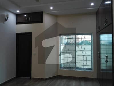 ویلینشیاء ہاؤسنگ سوسائٹی لاہور میں 5 کمروں کا 10 مرلہ مکان 8.2 کروڑ میں برائے فروخت۔