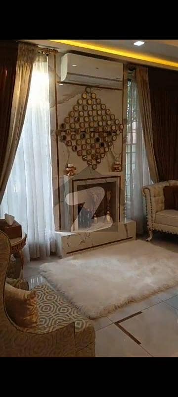 واپڈا ٹاؤن فیز 1 واپڈا ٹاؤن,لاہور میں 5 کمروں کا 1 کنال عمارت 7.5 کروڑ میں برائے فروخت۔