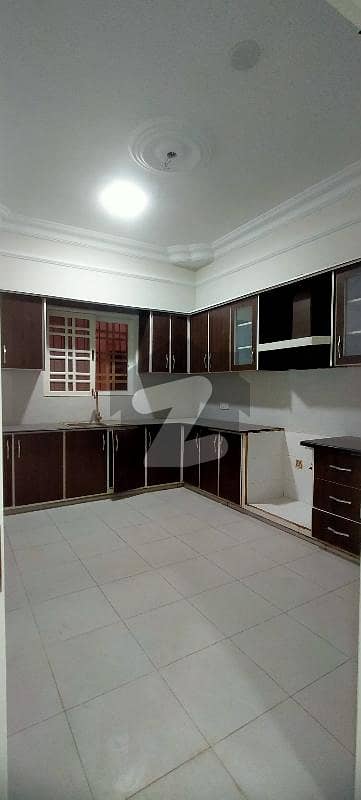 370 Square Yards First Floor Portion With Roof Block 4 Gulistan-e-Jauhar