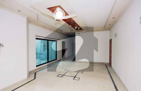 ڈی ایچ اے فیز 4 ڈیفنس (ڈی ایچ اے),لاہور میں 3 کمروں کا 1 کنال بالائی پورشن 1.1 لاکھ میں کرایہ پر دستیاب ہے۔