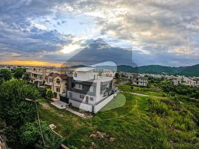 600 square yards ideal location corner plot in d12/2