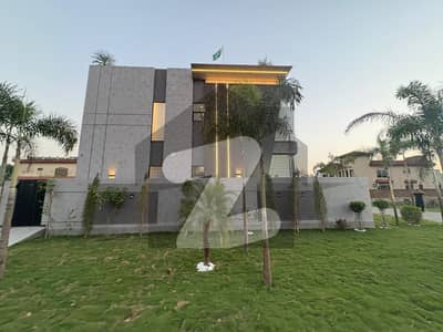 فارمانئیٹس ہاؤسنگ سکیم لاہور میں 5 کمروں کا 10 مرلہ مکان 4.1 کروڑ میں برائے فروخت۔