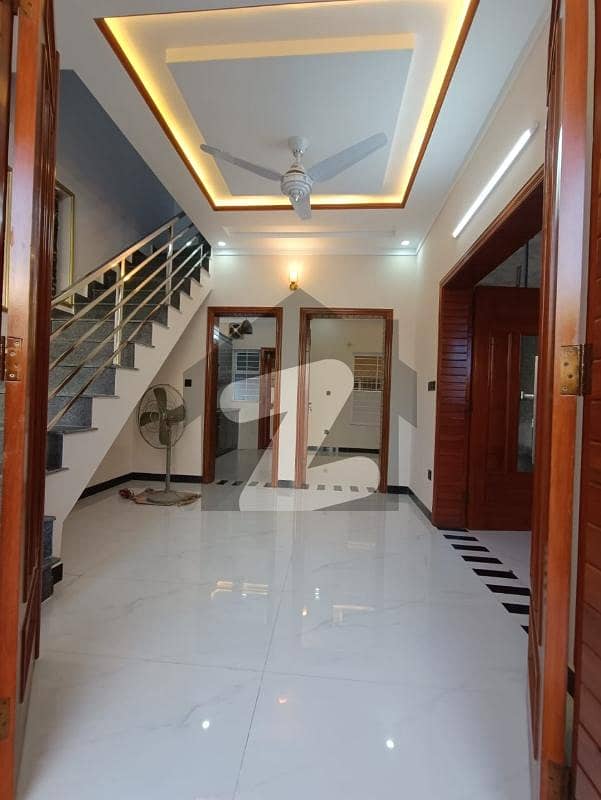 جی ۔ 13 اسلام آباد میں 4 کمروں کا 4 مرلہ مکان 4.5 کروڑ میں برائے فروخت۔