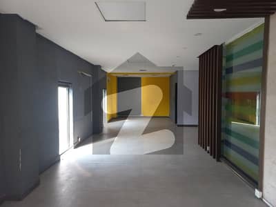 ایم ایم عالم روڈ گلبرگ,لاہور میں 4 مرلہ Studio دکان 5.5 لاکھ میں کرایہ پر دستیاب ہے۔ ایم ایم عالم روڈ گلبرگ,لاہور میں 4 مرلہ Studio دکان 5.5 لاکھ میں کرایہ پر دستیاب ہے۔