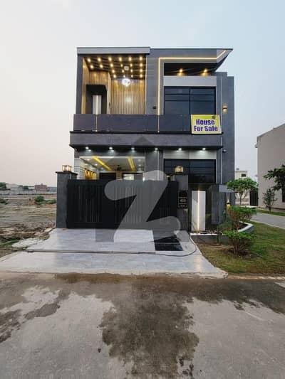 پارک ویو سٹی ۔ ایگزیکٹو بلاک پارک ویو سٹی,لاہور میں 4 کمروں کا 5 مرلہ مکان 2.4 کروڑ میں برائے فروخت۔