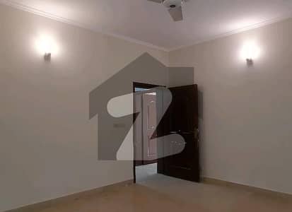 عسکری 11 عسکری,لاہور میں 4 کمروں کا 1 کنال مکان 2.5 لاکھ میں کرایہ پر دستیاب ہے۔