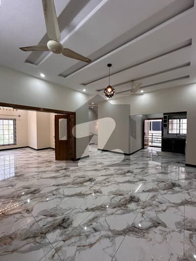 ٹاپ سٹی 1 اسلام آباد میں 6 کمروں کا 10 مرلہ مکان 1.5 لاکھ میں کرایہ پر دستیاب ہے۔