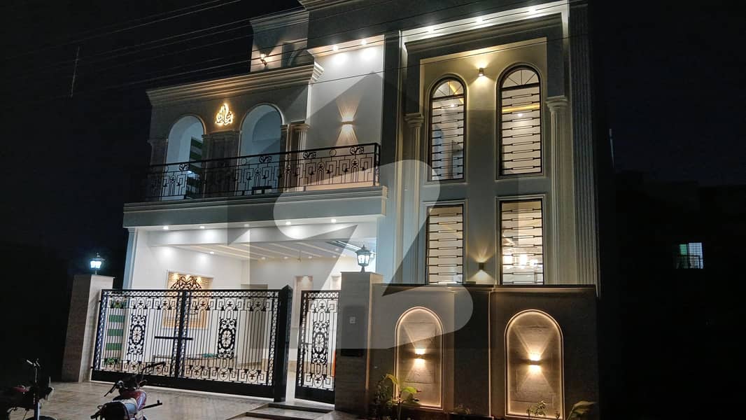 ایل ڈی اے ایوینیو لاہور میں 5 کمروں کا 10 مرلہ مکان 3.25 کروڑ میں برائے فروخت۔