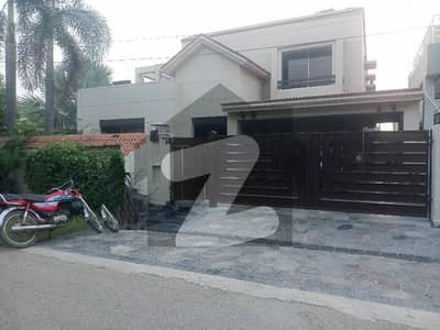 01 KANAL BUNGALOW AVAILABLE
