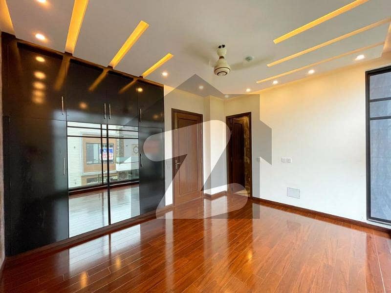 5 Marla Ideal Location 5 Marla Ideal Location