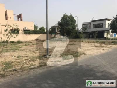 1 Kanal corner plot in phase 8 Block T easy approach to main road