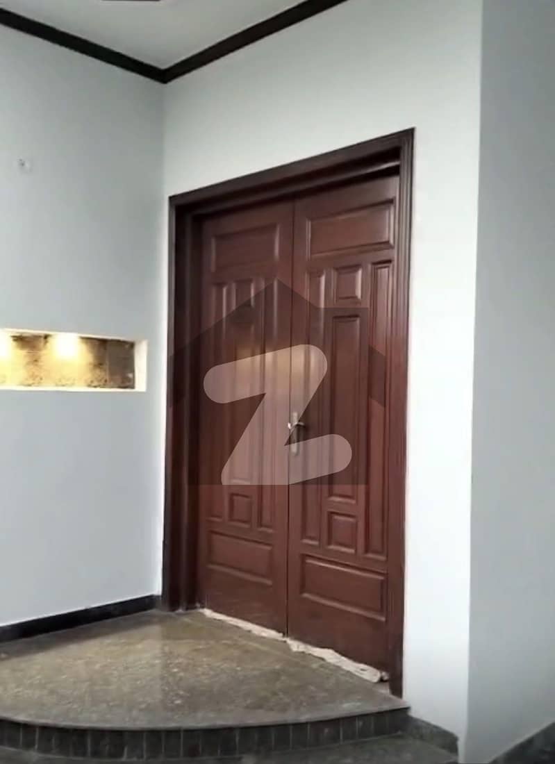 گرین ویو کالونی ملتان میں 5 کمروں کا 10 مرلہ مکان 2.25 کروڑ میں برائے فروخت۔