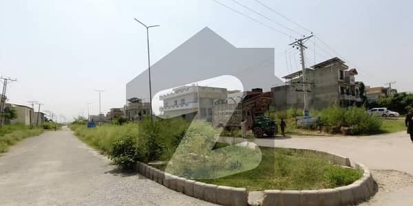 آئی 11/2 آئی ۔ 11,اسلام آباد میں 9 مرلہ رہائشی پلاٹ 2.8 کروڑ میں برائے فروخت۔