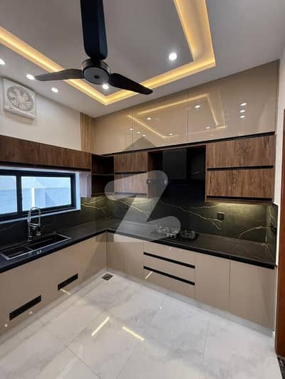 10 Marla Beautiful Design House Available For Sale!! 10 Marla Beautiful Design House Available For Sale!!