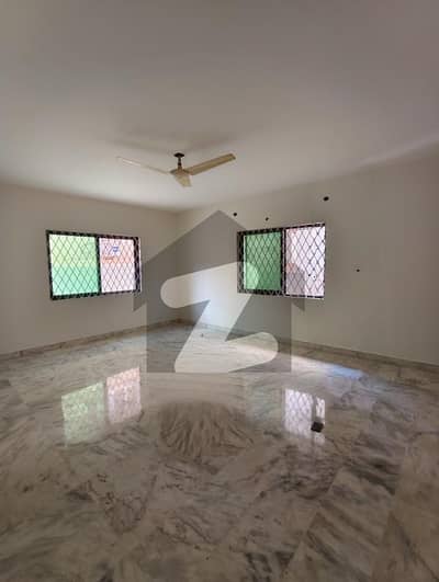 Fully Renovated 500 SqYd House Available For Rent 5 bed DD with Basement