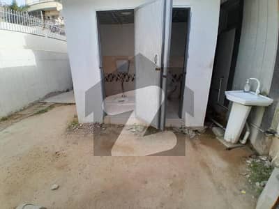 گلشنِ اقبال گلشنِ اقبال ٹاؤن,کراچی میں 6 کمروں کا 18 مرلہ علاوہ 3.1 لاکھ میں کرایہ پر دستیاب ہے۔