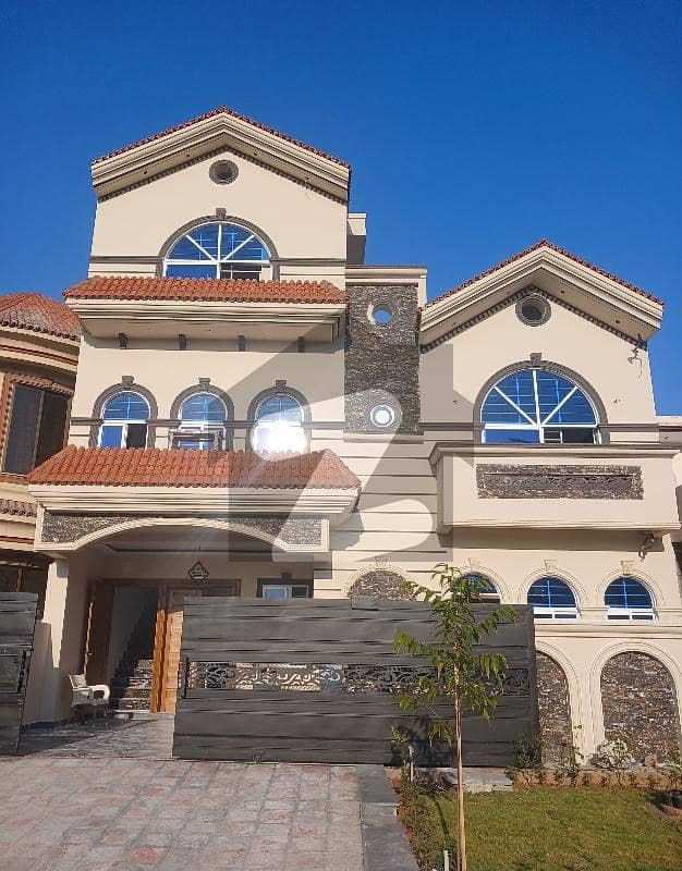 35x70 Beautifull House For Sale In G-13 at best location 35x70 Beautifull House For Sale In G-13 at best location