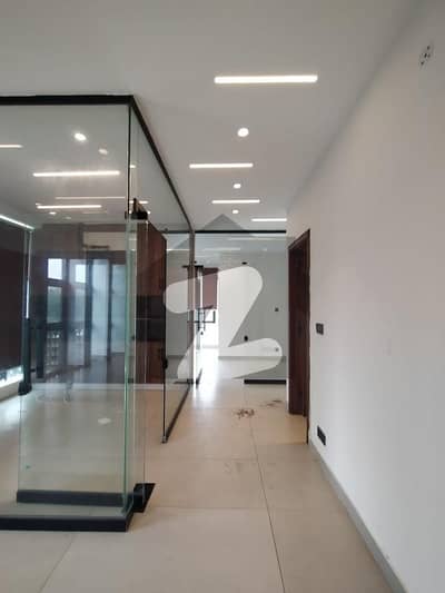 مین مارکیٹ گلبرگ,لاہور میں 12 مرلہ دفتر 1.8 لاکھ میں کرایہ پر دستیاب ہے۔