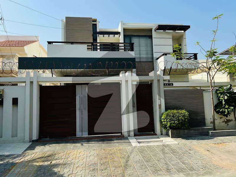 500 Square Yards Luxury Bungalow