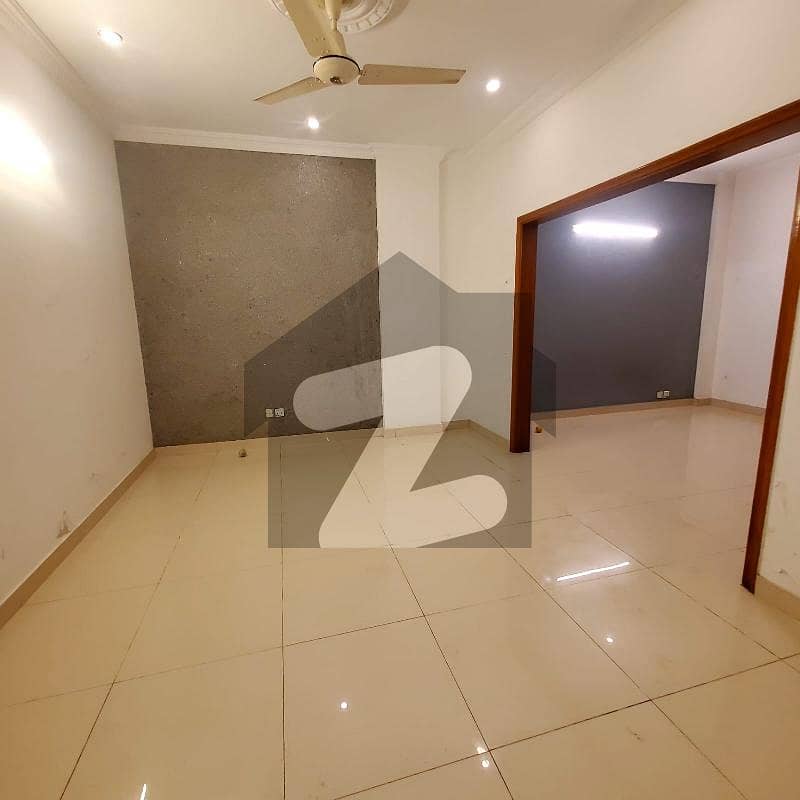 نشاط کمرشل ایریا ڈی ایچ اے فیز 6,ڈی ایچ اے ڈیفینس,کراچی میں 11 مرلہ دفتر 3.5 لاکھ میں کرایہ پر دستیاب ہے۔ نشاط کمرشل ایریا ڈی ایچ اے فیز 6,ڈی ایچ اے ڈیفینس,کراچی میں 11 مرلہ دفتر 3.5 لاکھ میں کرایہ پر دستیاب ہے۔