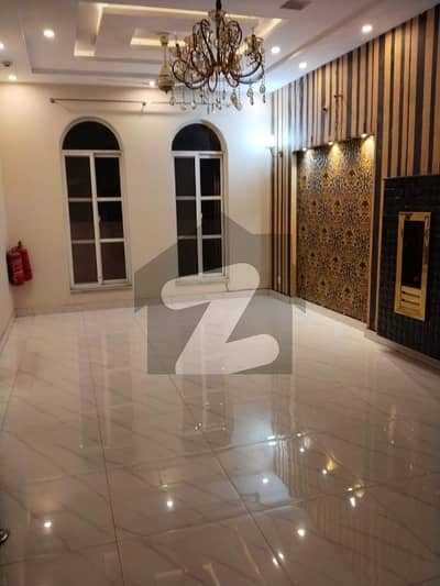 7.5 Marla House Available For Rent On Top Location Of DHA Phase 6 7.5 Marla House Available For Rent On Top Location Of DHA Phase 6