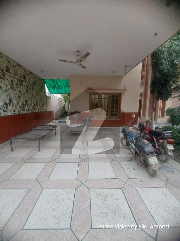 خیابان کالونی 2 فیصل آباد میں 3 کمروں کا 1 کنال مکان 1.4 لاکھ میں کرایہ پر دستیاب ہے۔ خیابان کالونی 2 فیصل آباد میں 3 کمروں کا 1 کنال مکان 1.4 لاکھ میں کرایہ پر دستیاب ہے۔