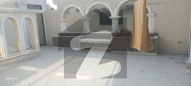 ڈی ایچ اے فیز 3 ڈیفنس (ڈی ایچ اے),لاہور میں 3 کمروں کا 1 کنال بالائی پورشن 1.5 لاکھ میں کرایہ پر دستیاب ہے۔