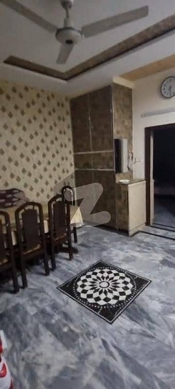 ستیانہ روڈ فیصل آباد میں 5 کمروں کا 6 مرلہ مکان 60.0 ہزار میں کرایہ پر دستیاب ہے۔