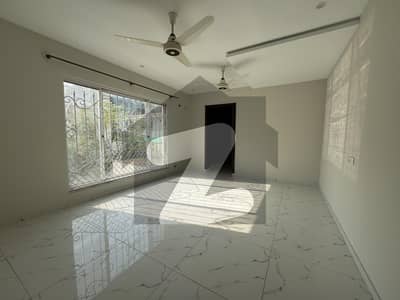 ایف ۔ 8 اسلام آباد میں 6 کمروں کا 2 کنال مکان 12.5 لاکھ میں کرایہ پر دستیاب ہے۔