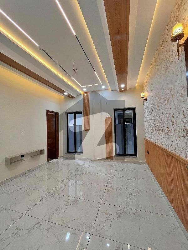 Prominently-Located 6 Marla House Available In Shalimar Colony Prominently-Located 6 Marla House Available In Shalimar Colony