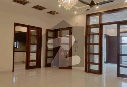 بحریہ ٹاؤن سیکٹر ای بحریہ ٹاؤن,لاہور میں 5 کمروں کا 10 مرلہ مکان 3.7 کروڑ میں برائے فروخت۔ بحریہ ٹاؤن سیکٹر ای بحریہ ٹاؤن,لاہور میں 5 کمروں کا 10 مرلہ مکان 3.7 کروڑ میں برائے فروخت۔