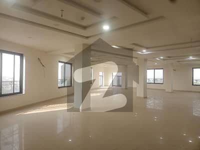 18 MARLA COMMERCIAL FLOOR WITH LIFT AVAILABLE