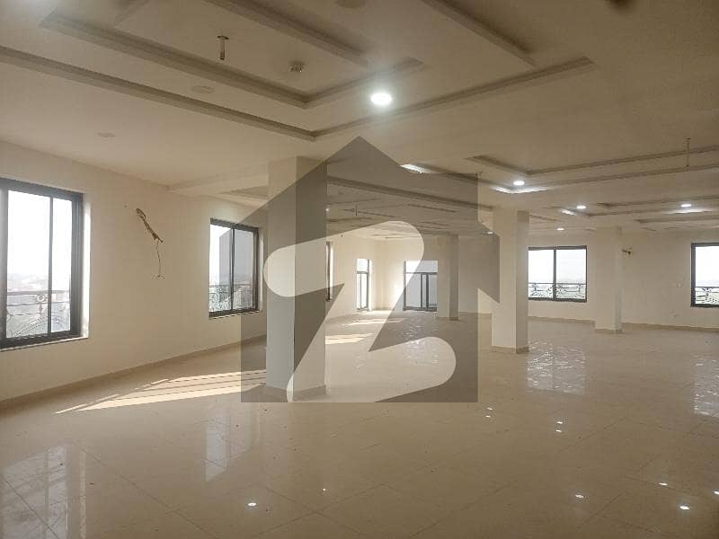18 MARLA COMMERCIAL FLOOR WITH LIFT AVAILABLE 18 MARLA COMMERCIAL FLOOR WITH LIFT AVAILABLE