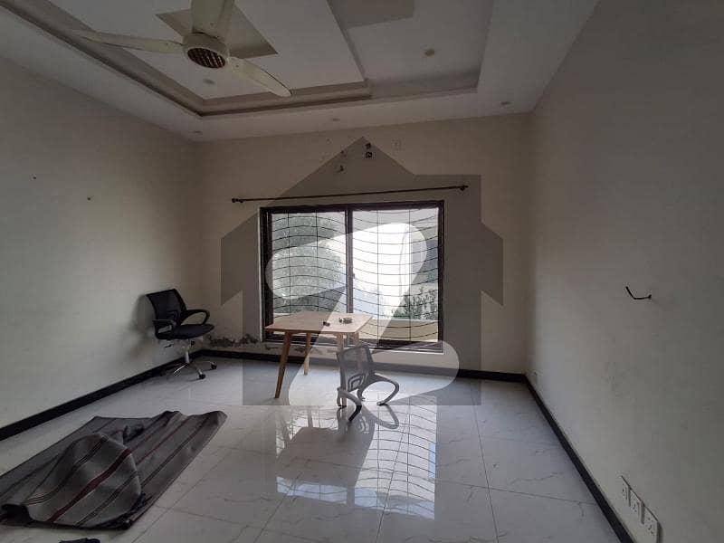 ویلینشیاء ہاؤسنگ سوسائٹی لاہور میں 5 کمروں کا 10 مرلہ مکان 1.4 لاکھ میں کرایہ پر دستیاب ہے۔ ویلینشیاء ہاؤسنگ سوسائٹی لاہور میں 5 کمروں کا 10 مرلہ مکان 1.4 لاکھ میں کرایہ پر دستیاب ہے۔