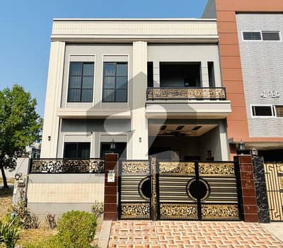 Slightly Used 5 Marla House For Sale At Hot Location Slightly Used 5 Marla House For Sale At Hot Location