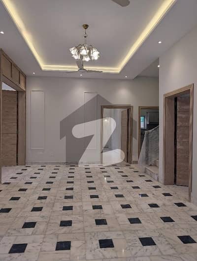 ایف ۔ 10 اسلام آباد میں 6 کمروں کا 1 کنال مکان 4.9 لاکھ میں کرایہ پر دستیاب ہے۔